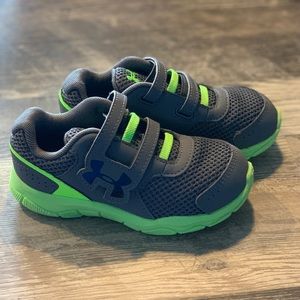 Boys under Armour shoes
